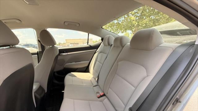 2019 Hyundai ELANTRA SE