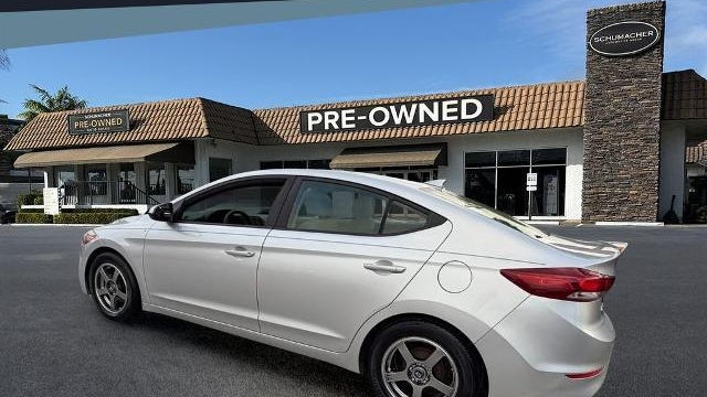 2017 Hyundai ELANTRA SE