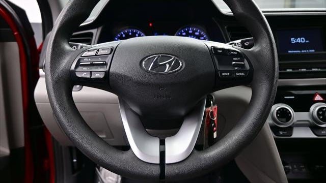 2019 Hyundai ELANTRA SE