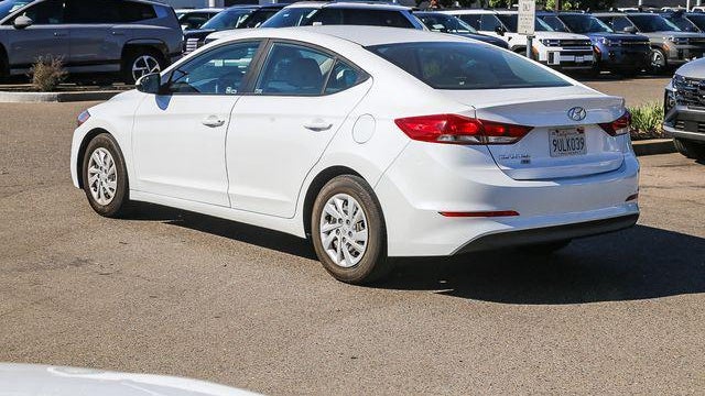 2018 Hyundai ELANTRA SE