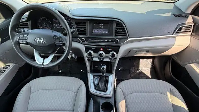 2019 Hyundai ELANTRA SE