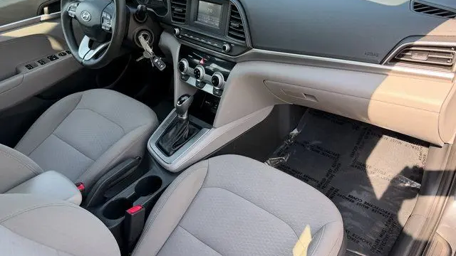 2019 Hyundai ELANTRA SE