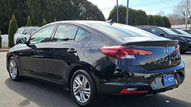 2019 Hyundai ELANTRA SE