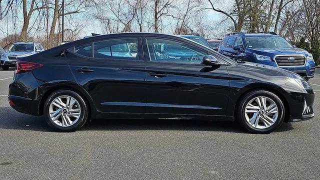 2019 Hyundai ELANTRA SE