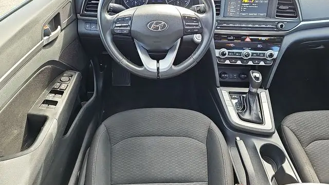 2019 Hyundai ELANTRA SE