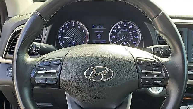 2019 Hyundai ELANTRA SE