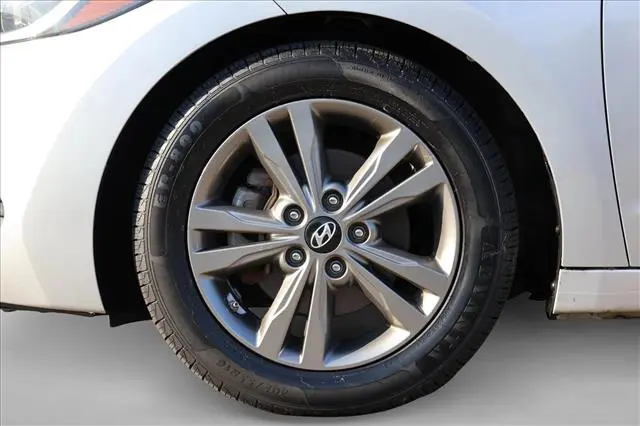 2017 Hyundai Elantra - $11,501