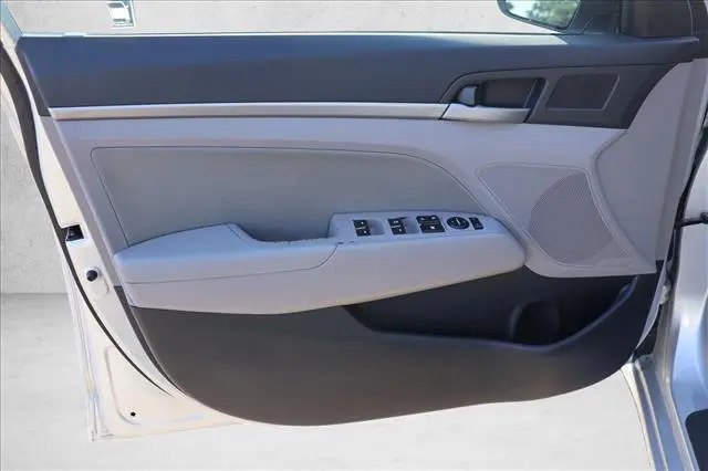2017 Hyundai Elantra - $11,501