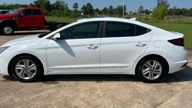 2019 Hyundai ELANTRA SE