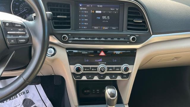 2019 Hyundai ELANTRA SE