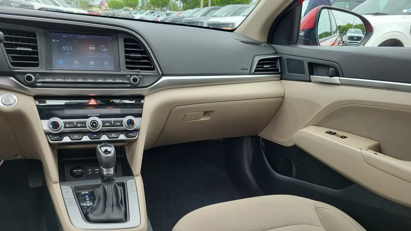 2020 Hyundai ELANTRA SEL