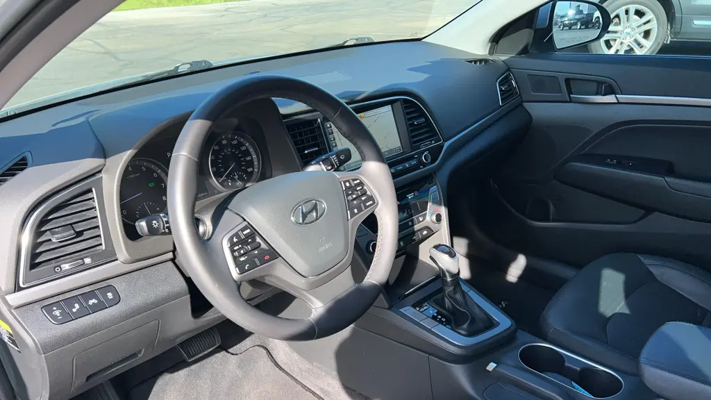 2018 Hyundai ELANTRA SEL
