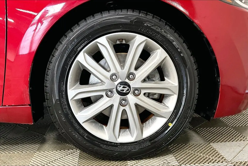 2017 Hyundai Elantra - $9,991