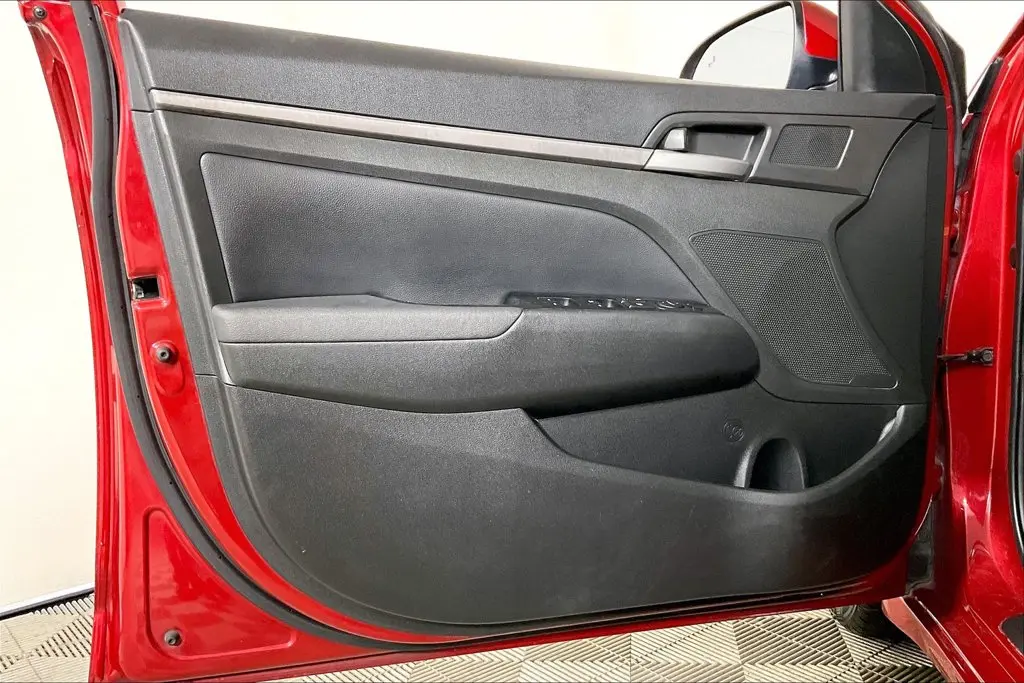 2017 Hyundai Elantra - $9,991