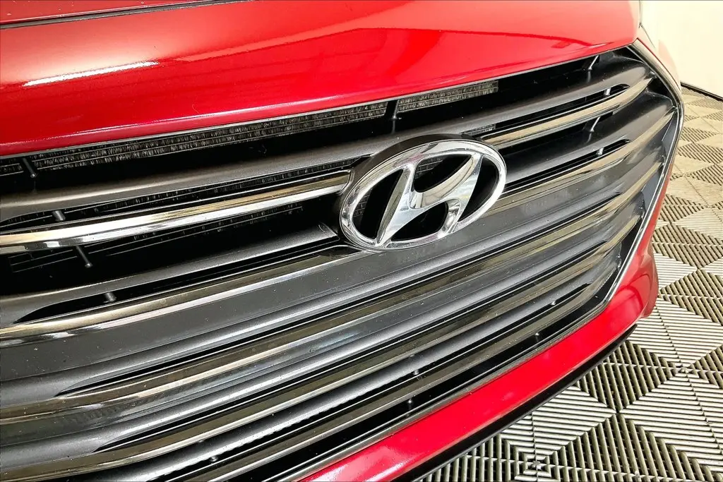 2017 Hyundai Elantra - $9,991