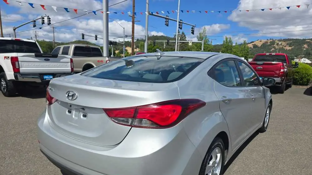 2015 Hyundai ELANTRA SE