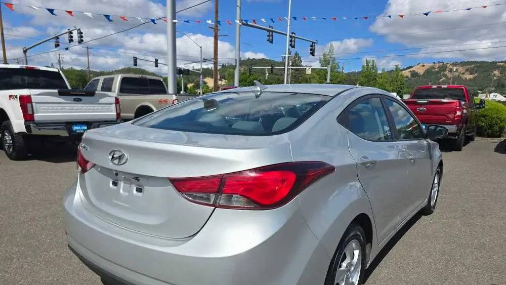 2015 Hyundai ELANTRA SE