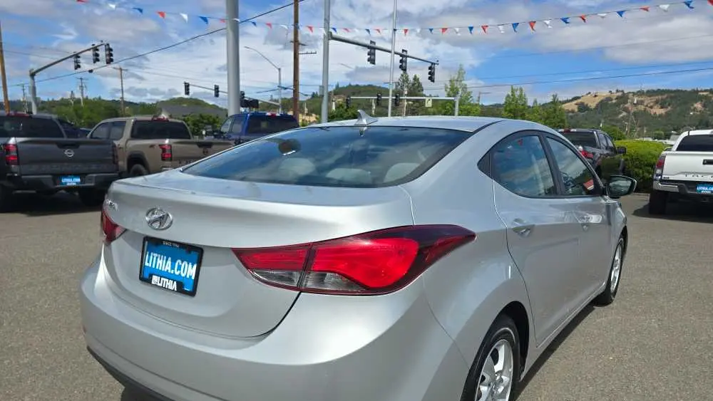 2015 Hyundai ELANTRA SE
