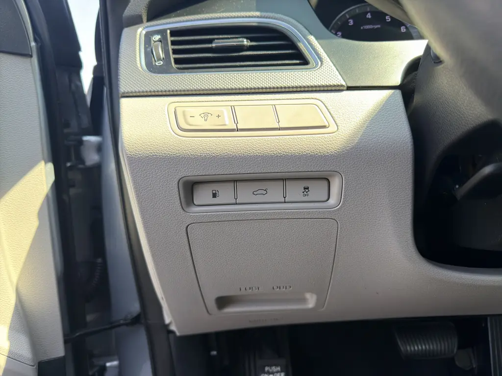 2016 Hyundai Sonata - $9,995