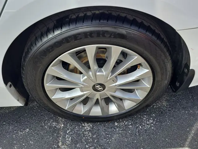 2015 Hyundai Sonata - $10,590
