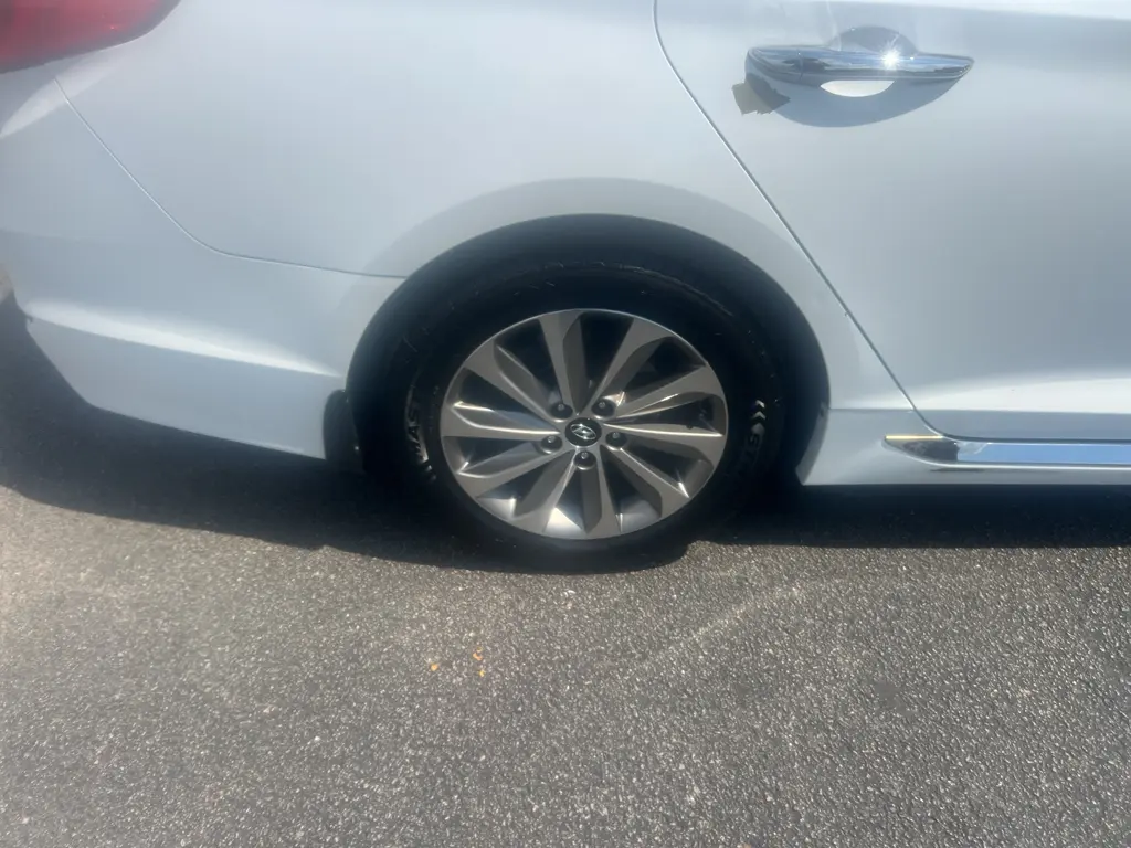 2015 Hyundai Sonata - $9,780