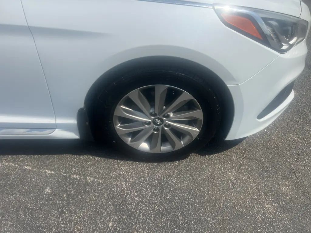 2015 Hyundai Sonata - $9,780