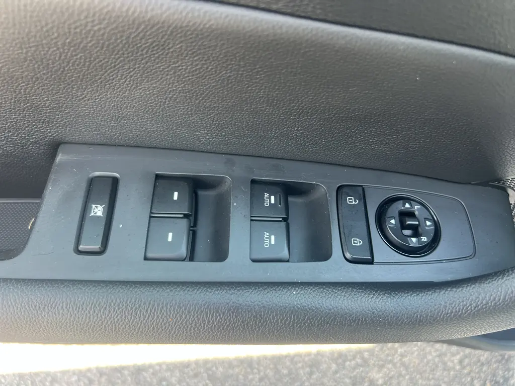 2015 Hyundai Sonata - $9,780