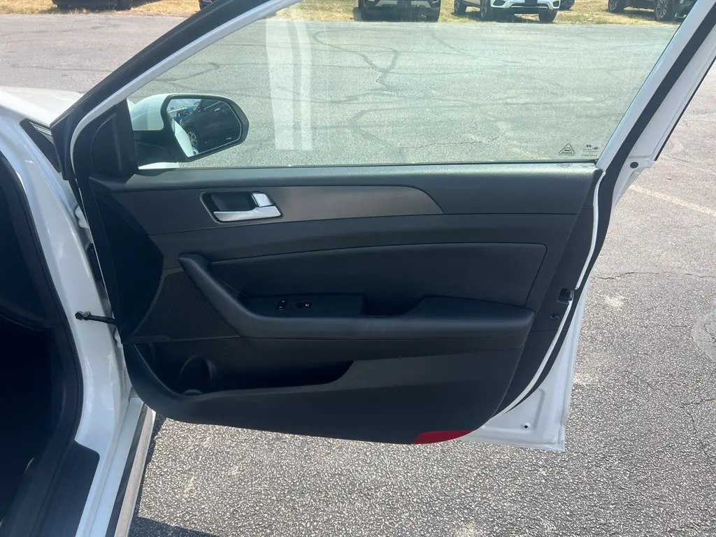 2015 Hyundai Sonata - $9,780