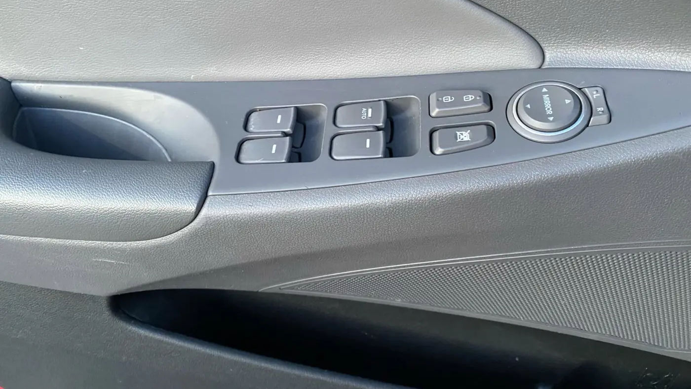 2013 Hyundai SONATA GLS