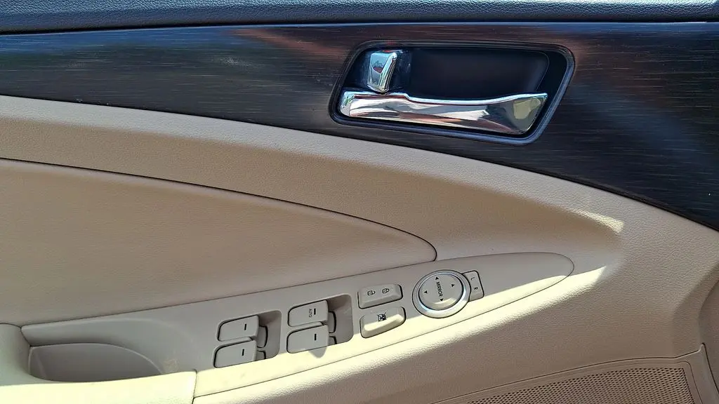 2011 Hyundai SONATA SE