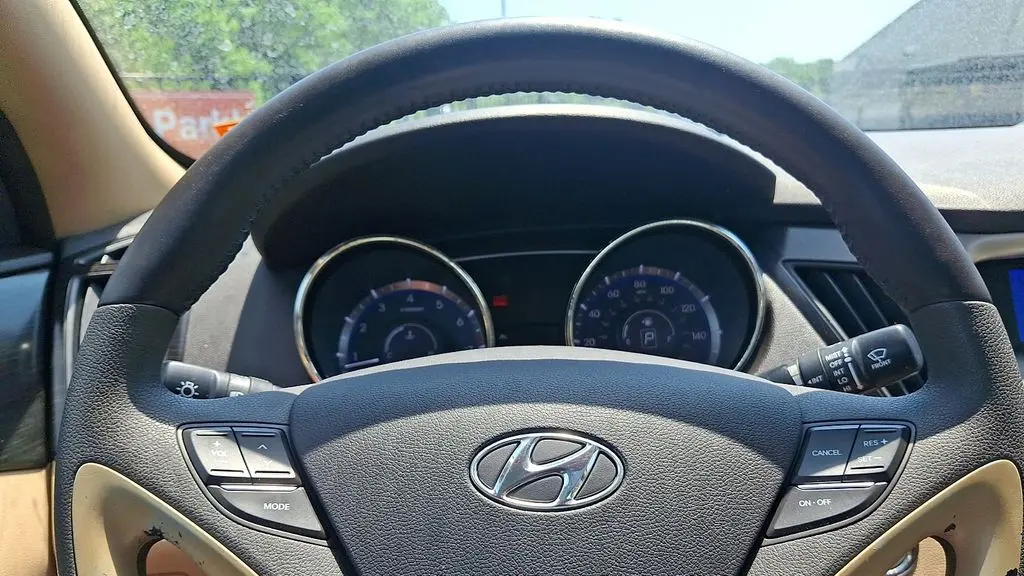 2011 Hyundai SONATA SE