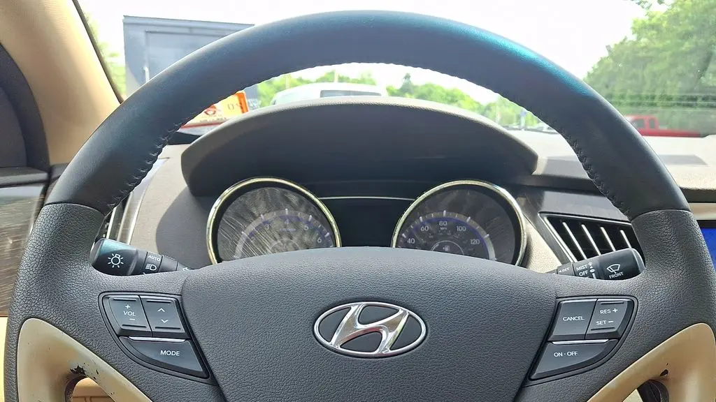 2011 Hyundai SONATA SE