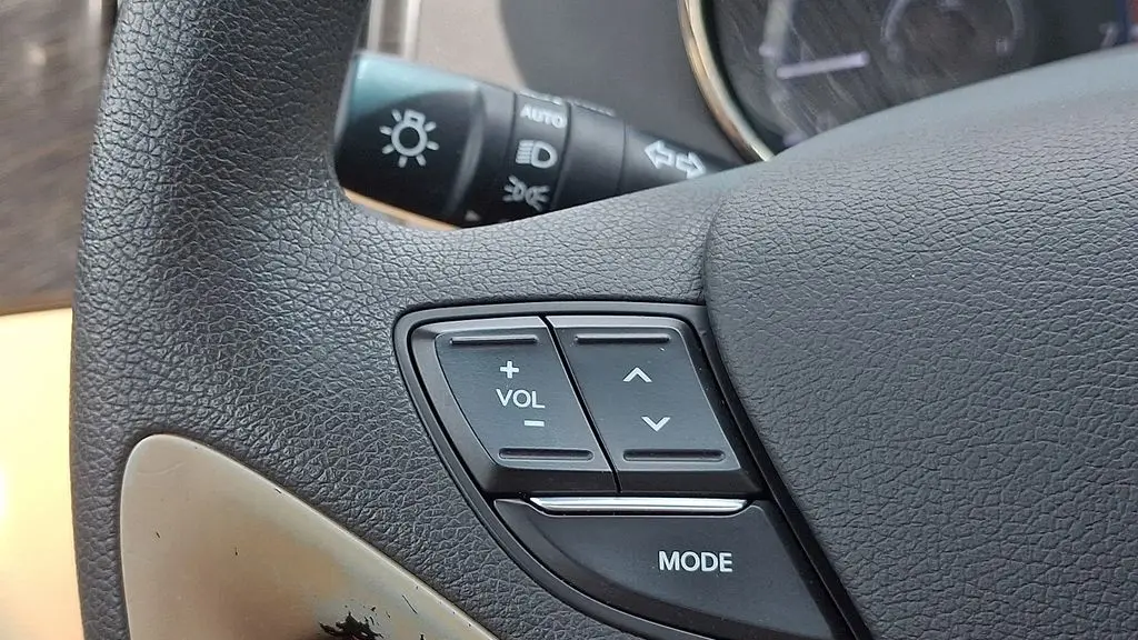2011 Hyundai SONATA SE