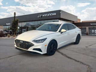 2020 Hyundai SONATA with Quartz White Exterior