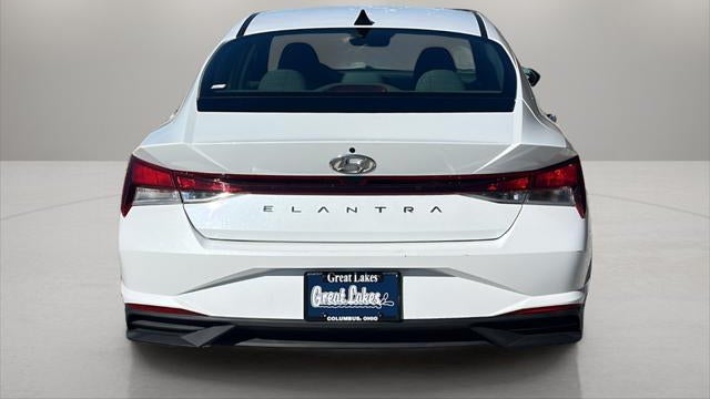2022 Hyundai ELANTRA SE