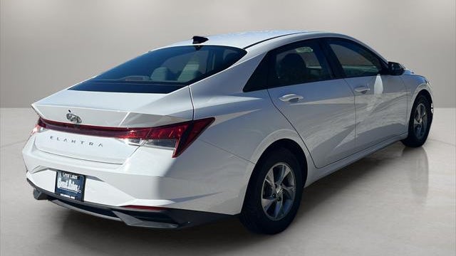 2022 Hyundai ELANTRA SE