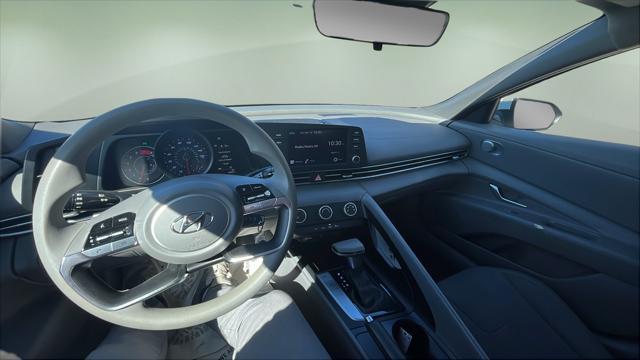 2022 Hyundai ELANTRA SE
