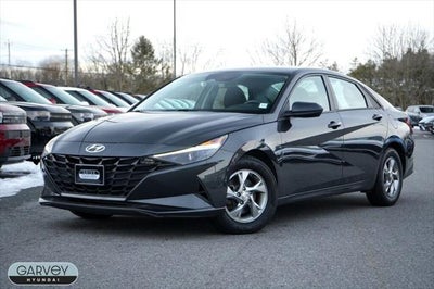 2022 Hyundai Elantra SE 4DR Sedan