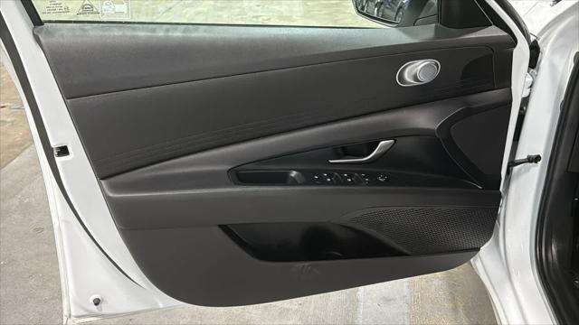 2022 Hyundai Elantra - $14,009