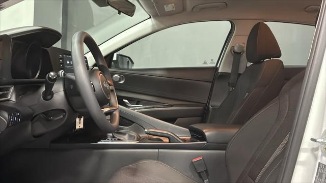 2022 Hyundai Elantra - $14,009