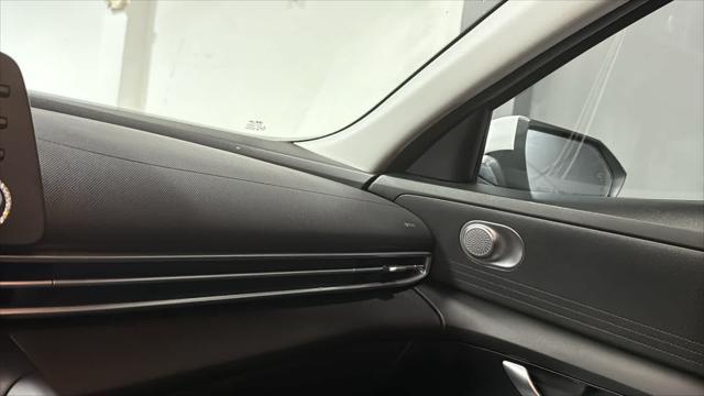 2022 Hyundai Elantra - $14,009