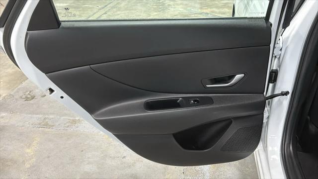 2022 Hyundai Elantra - $14,009