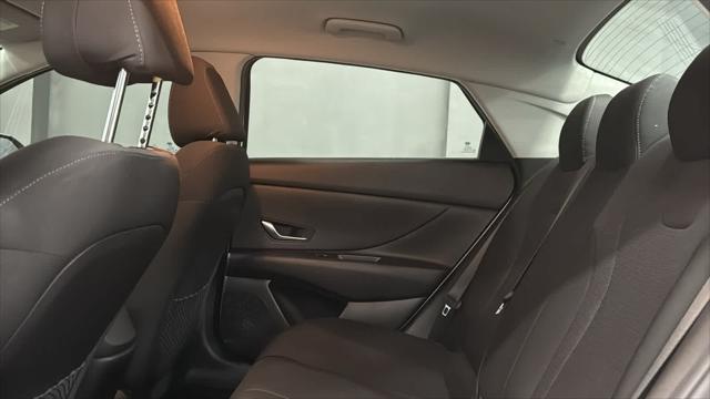 2022 Hyundai Elantra - $14,009