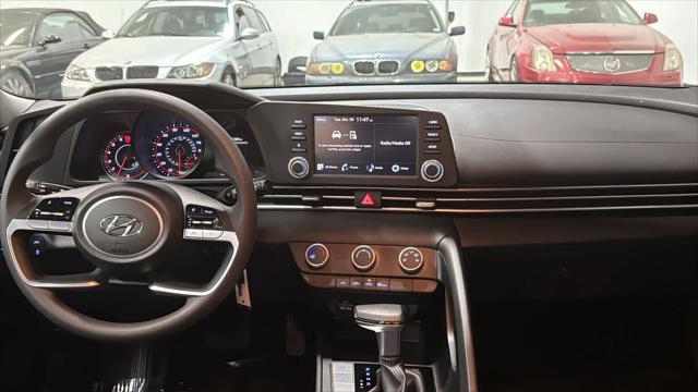 2022 Hyundai Elantra - $14,009