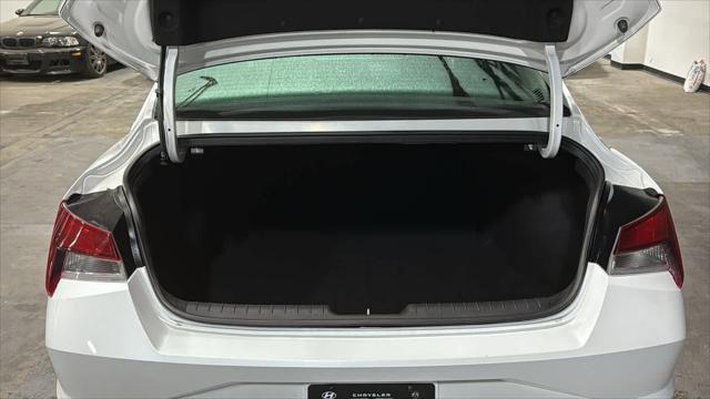 2022 Hyundai Elantra - $14,009