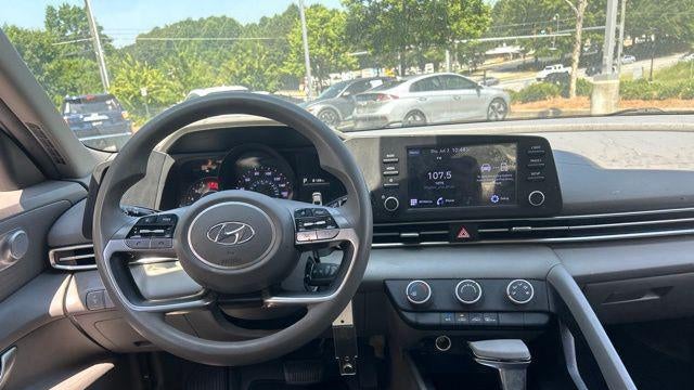 2022 Hyundai ELANTRA SE