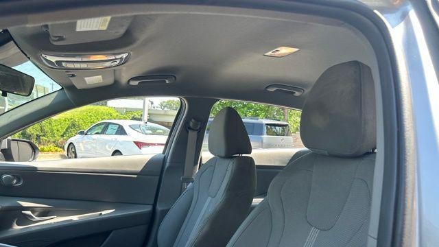 2022 Hyundai ELANTRA SE