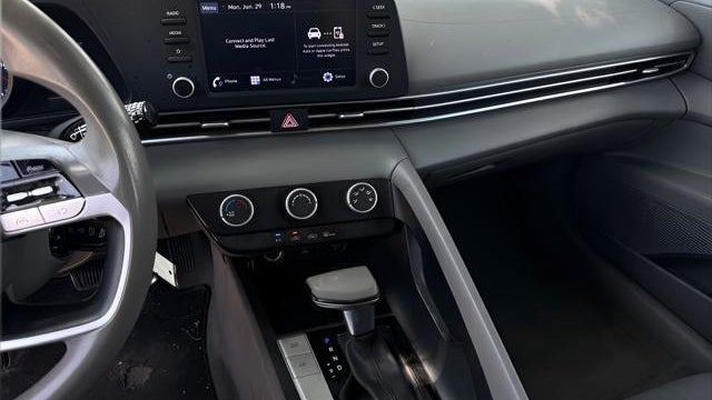 2021 Hyundai ELANTRA SE