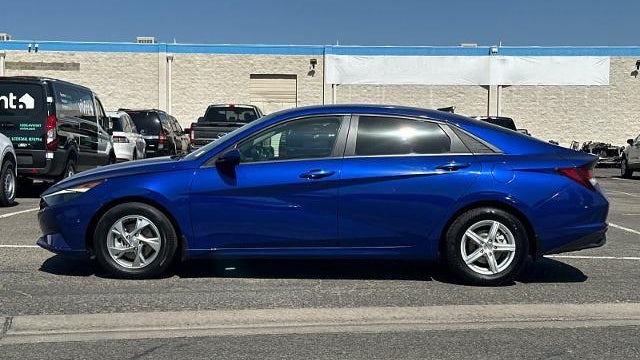2022 Hyundai ELANTRA SE