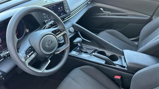 2022 Hyundai ELANTRA SE